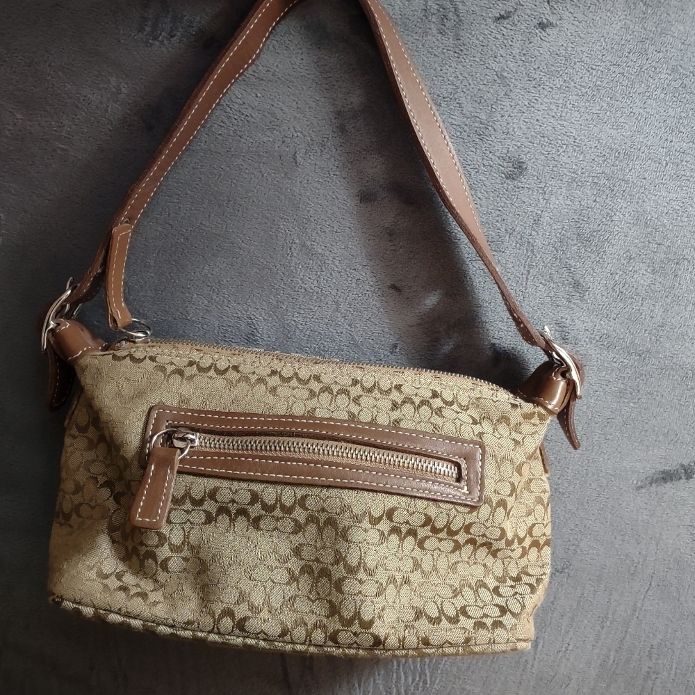 Coach H2H-6332 Bagutte Signature C Handbag Authentic Canvas Leather Trim